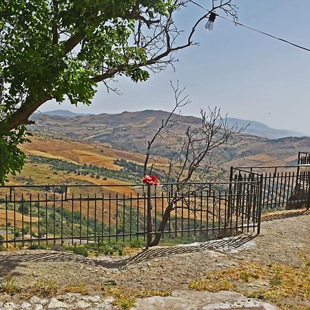 Casa Vacanze La Dimora Di Santa Barbara 佩特拉利亚索普拉纳 外观 照片